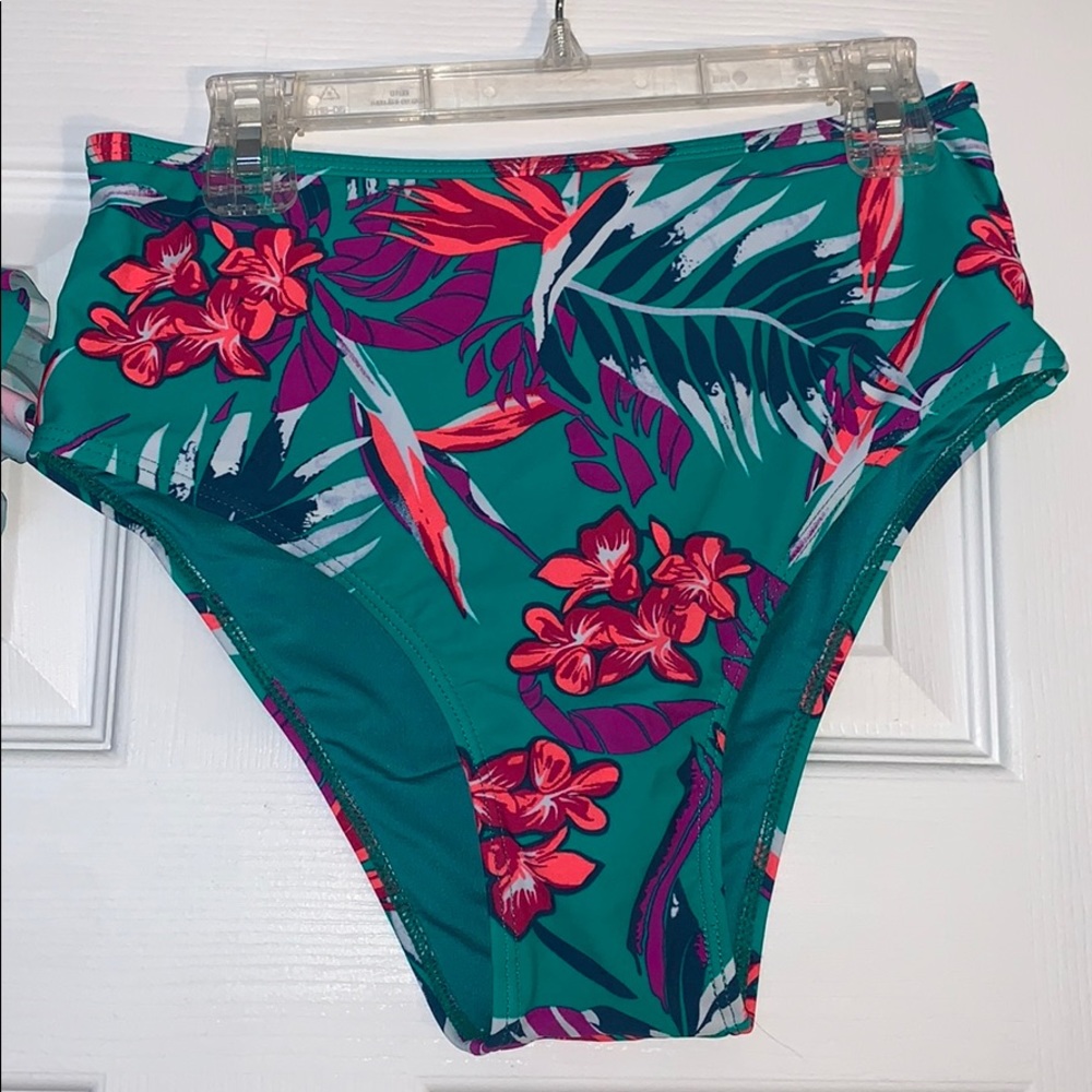 Never been worn high waisted bottoms